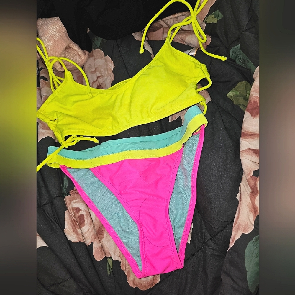 No Boundaries Two-piece Set